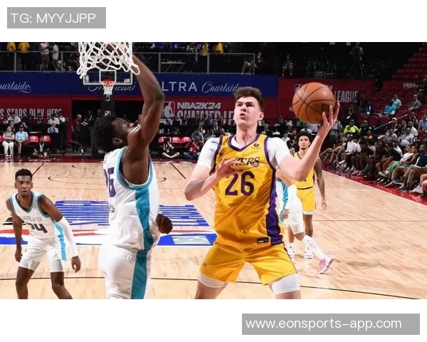 米勒表现低迷11投仅中3全场仅得14分助攻和篮板均不理想