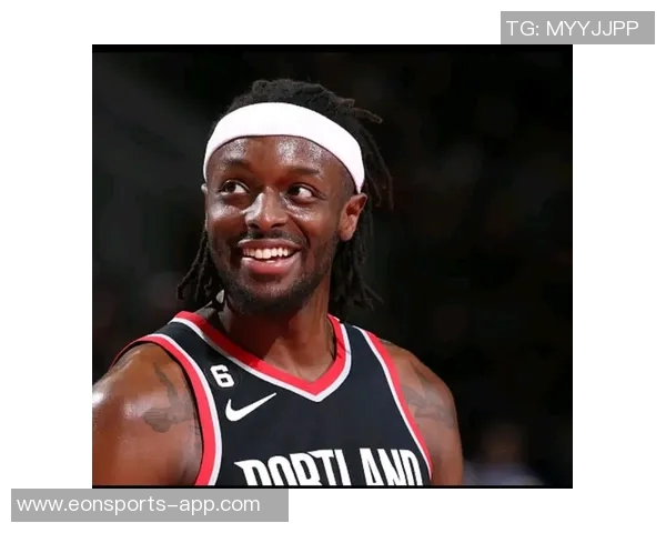 格兰特上半场表现出色9投4中斩获15分3篮板三分球命中率高达50 格兰特上半场表现出色9投4中斩获15分3篮板三分球命中率高达50