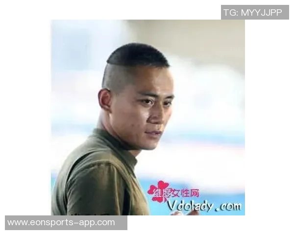 杨瀚森的发型之争：剃掉锅盖头选择寸头或光头更显魅力