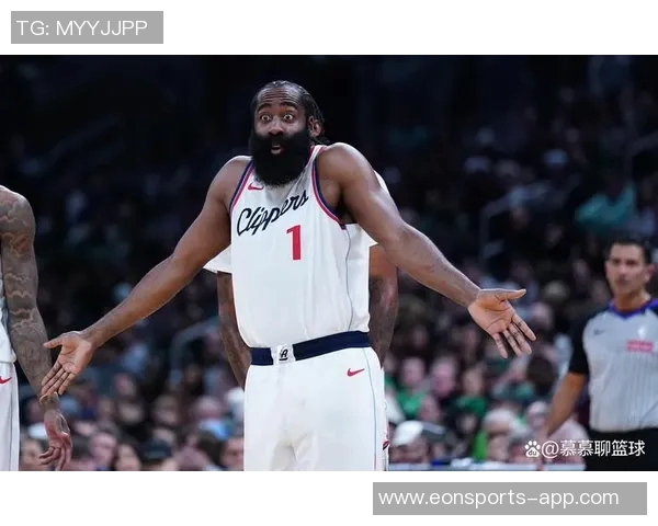 哈登半场表现低迷仅得6分助攻却有8次助攻球队面临挑战