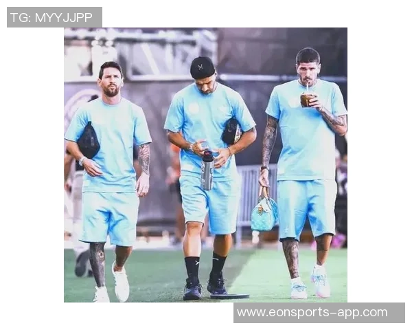 梅西合影时小球员被挤开德保罗出手推开不满插队者 梅西合影时小球员被挤开德保罗出手推开不满插队者