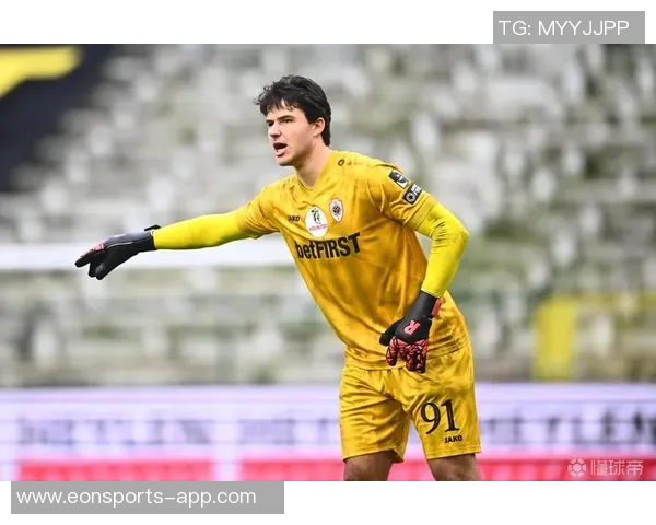 瑞天空报道曼联纽卡法兰克福争夺阿贾克斯17岁中场新星莫吉奥