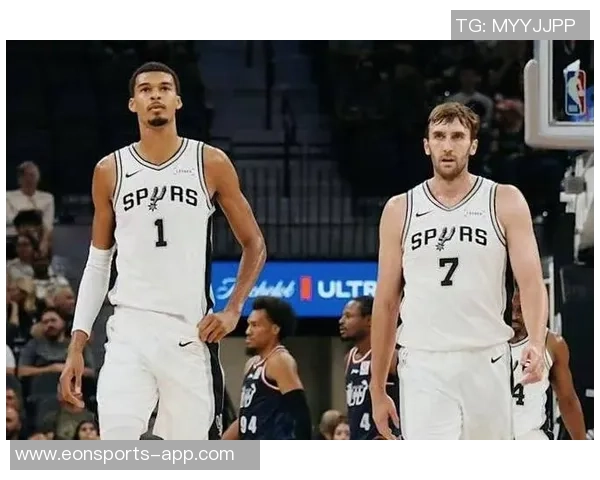 文班亚马半场三分球失准仅得8分8板2帽外线未能发威